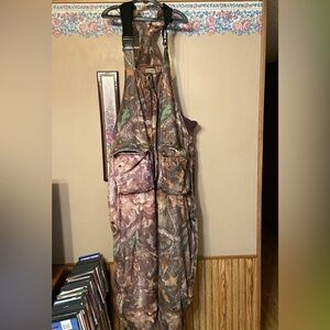 Men’s Remington insulated camouflage overalls. Fits like a 2xl
